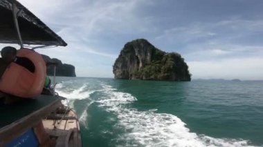 Krabi, Tayland - 15 Nisan 2018: Long tail tekne Krabi, görünümünden