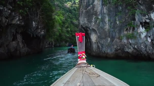 Μακράς Ουρά Βάρκα Στο Laguna Του Νησιού Koh Χονγκ Ταϊλάνδη — Αρχείο Βίντεο