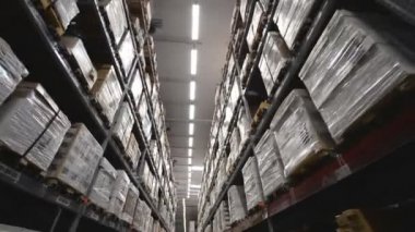 Bir depolama depo fabrika içinde