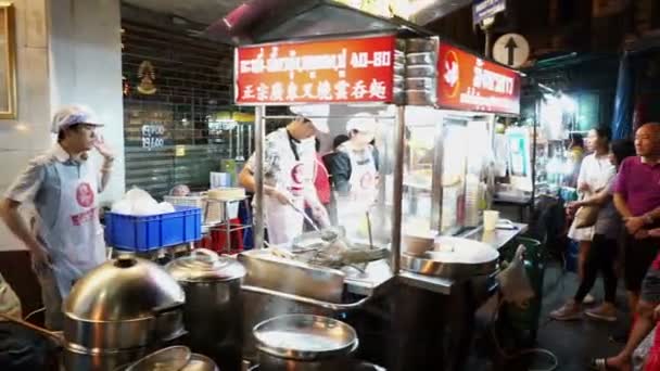 2018年5月3日 Yaowarat 路一次曼谷地标和重要街道为更多食物非常可口为泰国 中国样式 — 图库视频影像