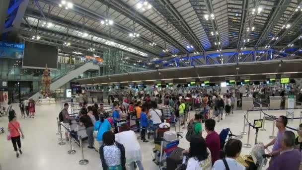 Bangkok Tailandia Mayo 2018 Time Lapse Passengers Wait Check Queue — Vídeo de stock