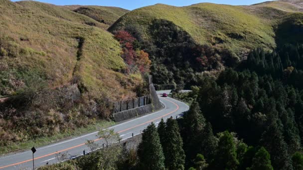 Voitures Conduisant Long Route Montagne Sur Les Hauts Sommets Kumamoto — Video