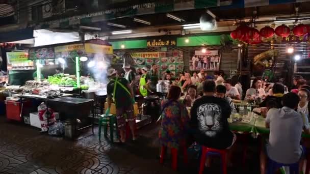 Bangkok Thailandia Dicembre 2019 Persone Che Cenano Muovono Intorno Allo — Video Stock