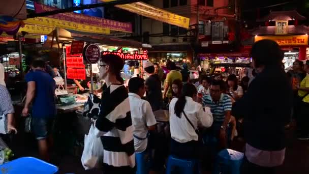 Бангкок Таиланд Декабря 2019 Года Люди Ужинают Тайской Уличной Едой — стоковое видео