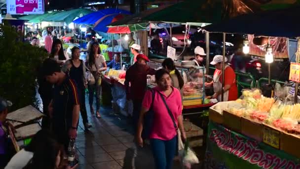 Bangkok Thailandia Novembre 2019 Gente Compra Cibo Notte Mercato Street — Video Stock