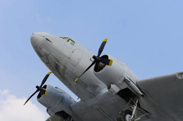 Old Military Propeller Airplane Blue Sky — 图库照片