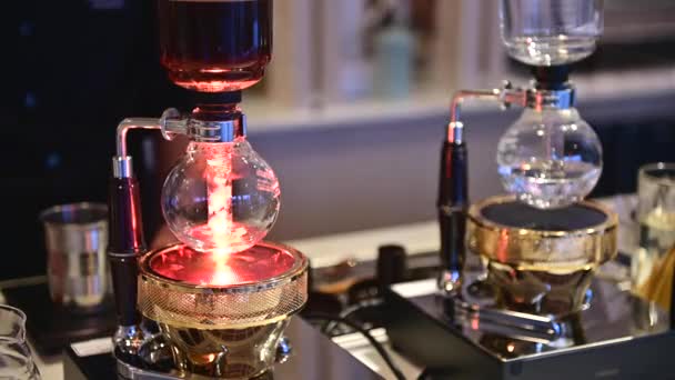 Syphon Koffie Vacuum Koffie Volledige Onderdompeling Smaakvol Barista Kokend Water — Stockvideo