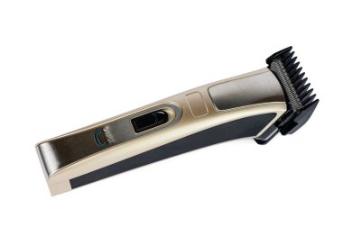 Beyaz arkaplanda izole edilmiş modern saç kırpma makinesinin yakın çekimi