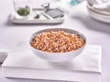 Mutfakta sebzeli karabuğday.