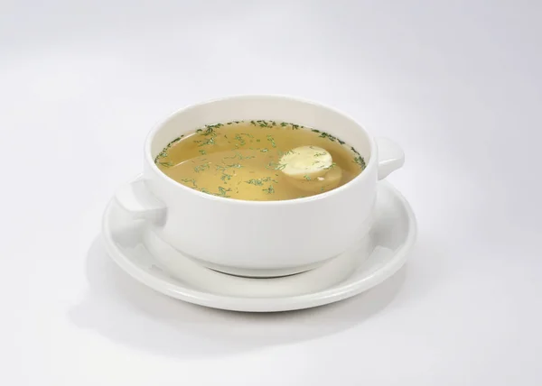 Sopa de pollo con huevo y verduras sobre un fondo blanco —  Fotos de Stock