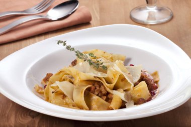 Peynirli makarna ve et