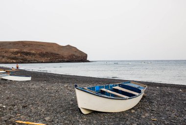 Kanarya Adası - Kıyıda tekne