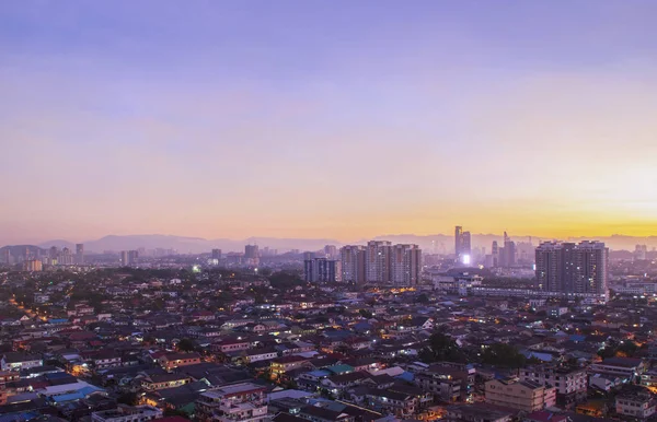 Petaling Jaya ve Kuala Lumpur üzerinde gün doğumu, Malezya