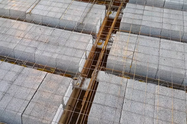 Construção de pisos inter-andares durante a construção de um ap — Fotografia de Stock