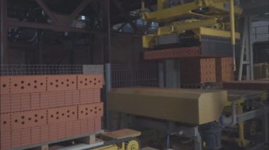 Tuğla üretimi, içi boş tuğla fabrikası. Tuğla üretimi, tuğla fabrikası.