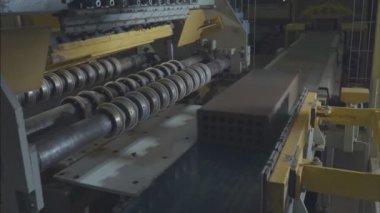 Tuğla üretimi, içi boş tuğla fabrikası. Tuğla üretimi, tuğla fabrikası.