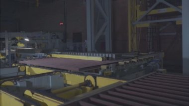 Tuğla üretimi, içi boş tuğla fabrikası. Tuğla üretimi, tuğla fabrikası.