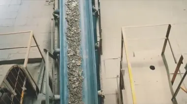 Tuğla üretimi için kil taşıma hattı. Tuğla Fabrikası.