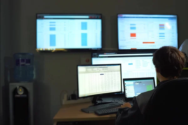 Hacker sits behind the monitor and works. The work of computer t — Stock Photo, Image