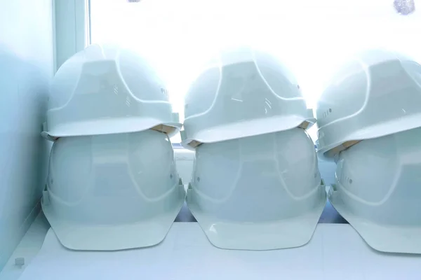 White helmets of workers lie on the windowsill. Protective — Stock Photo, Image