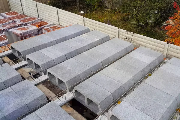 Bir AP inşaatı sırasında katlar arası katların inşası
