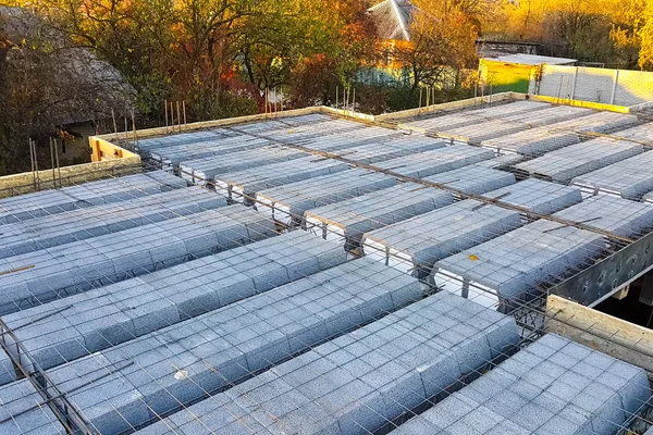 Bir AP inşaatı sırasında katlar arası katların inşası