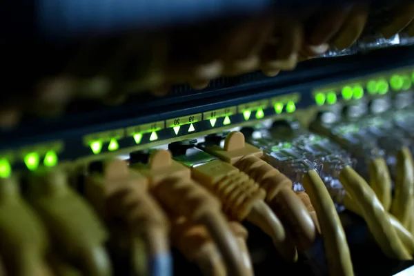 Verbindingen Van Internet Kabels Met Servers Server Datum Centra — Stockfoto