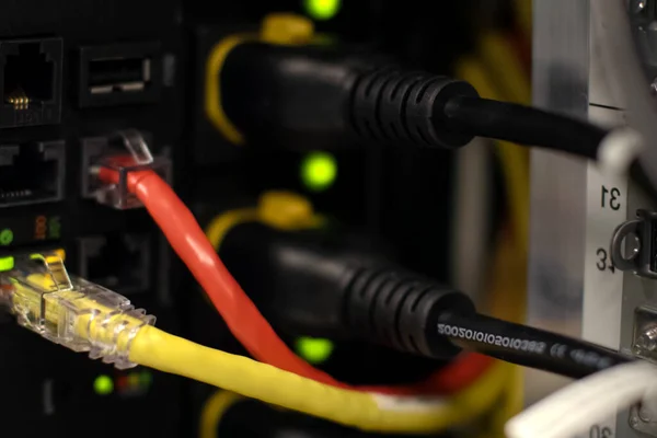 Połączenia Przewodów Internet Serwerów Serwer Data Centers — Zdjęcie stockowe