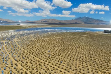Güneş panelleri. Güneş panelleri güneş enerjisi alternatif enerji kaynağı olduğunu.