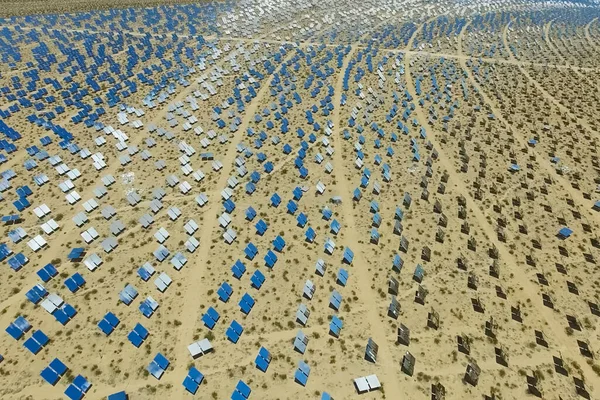 Güneş Panelleri Güneş Panelleri Güneş Enerjisi Alternatif Enerji Kaynağı Olduğunu — Stok fotoğraf