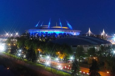 Moskova, Rusya - 11 Mayıs 2017: Stadyum Zenith Arena geceleri. Çok renkli ışıklar stadyum geceleri ışıklı.