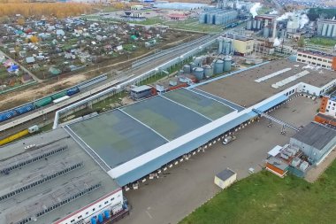 Şişman bitki. Yağ ve yağ işleme fabrikası. Gıda sanayi üretim.