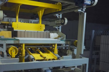 Tuğla üretimi, içi boş tuğla fabrikası. Tuğla üretimi, tuğla fabrikası.