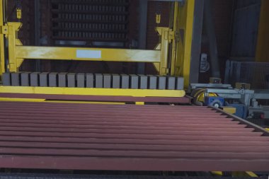 Tuğla üretimi, içi boş tuğla fabrikası. Tuğla üretimi, tuğla fabrikası.