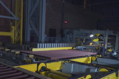 Tuğla üretimi, içi boş tuğla fabrikası. Tuğla üretimi, tuğla fabrikası.