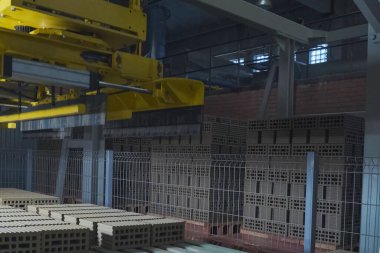 Tuğla üretimi, içi boş tuğla fabrikası. Tuğla üretimi, tuğla fabrikası.