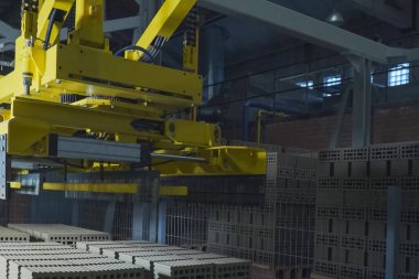 Tuğla üretimi, içi boş tuğla fabrikası. Tuğla üretimi, tuğla fabrikası.