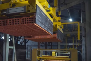 Tuğla üretimi, içi boş tuğla fabrikası. Tuğla üretimi, tuğla fabrikası.