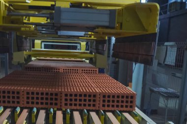 Tuğla üretimi, içi boş tuğla fabrikası. Tuğla üretimi, tuğla fabrikası.