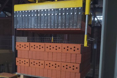 Tuğla üretimi, içi boş tuğla fabrikası. Tuğla üretimi, tuğla fabrikası.