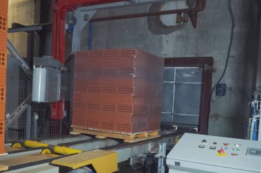 Tuğla üretimi, içi boş tuğla fabrikası. Tuğla üretimi, tuğla fabrikası.