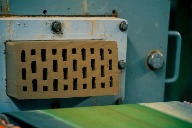 Tuğla üretimi, içi boş tuğla fabrikası. Tuğla üretimi, tuğla fabrikası.