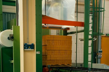 Tuğla üretimi, içi boş tuğla fabrikası. Tuğla üretimi, tuğla fabrikası.