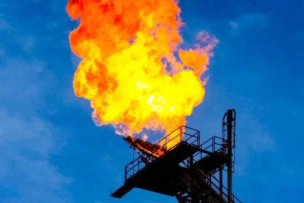 Quemando Antorcha Planta Antorcha Quemando Gas Natural Asociado Plataforma Petrolera —  Fotos de Stock