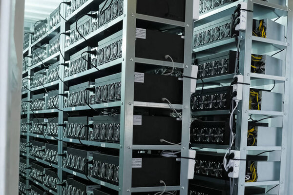 A mining farm, video cards and asiki mining farm.