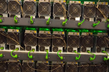 Bir maden çiftliği, video kartları ve Asiki madencilik çiftliği..