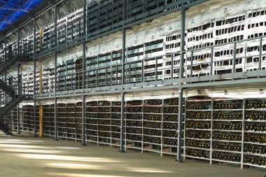 Moskova, Rusya - 25 Eylül 2019: Bir maden çiftliği, video kartları ve asiki madencilik çiftliği.