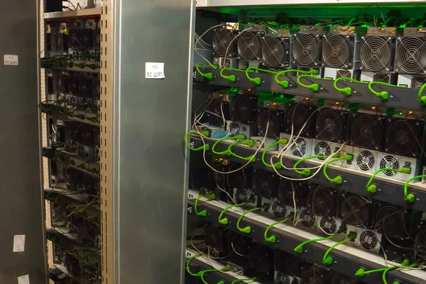 A mining farm, video cards and asiki mining farm.