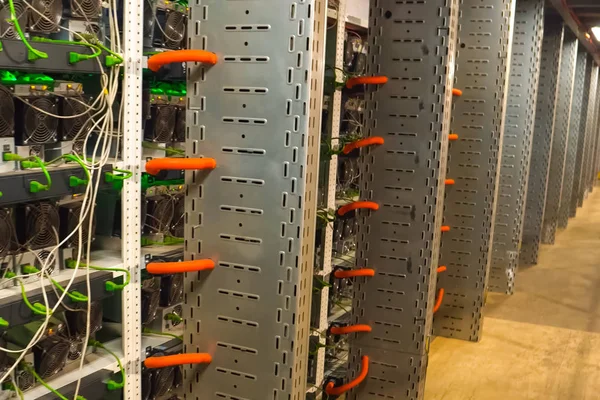 A mining farm, video cards and asiki mining farm.