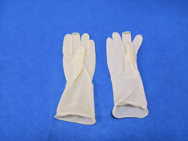Медицинские и хирургические перчатки — стоковое фото